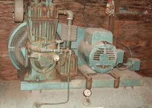 Starting up an old compressor - Dusty air compressor - www.fix-my-compressor.com